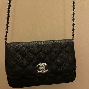 Black purse crossbody